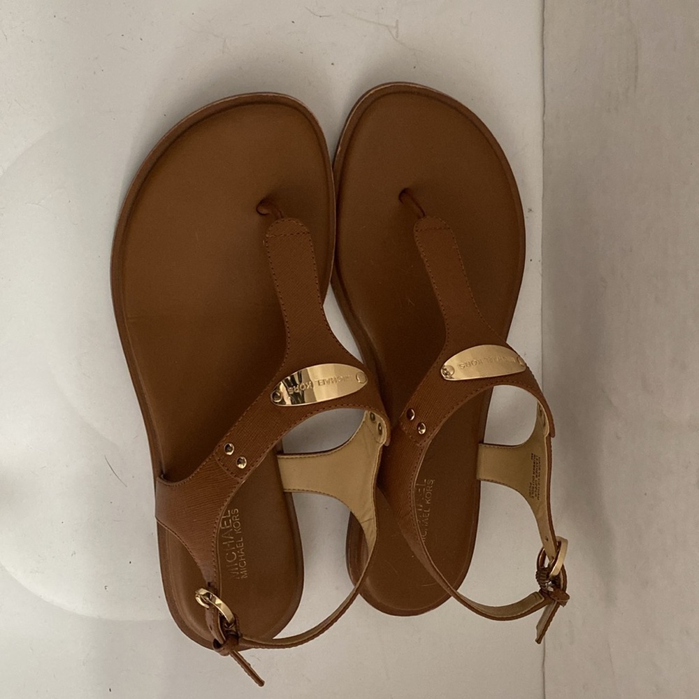 COPY - Michael Kors Women's Mk Plate Thong Flat Sandal - Picture 3 of 5
